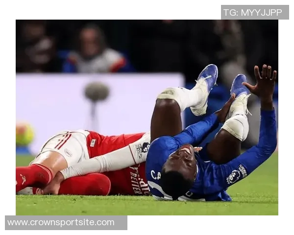 姆巴佩精彩过人引发冲突博伊罗愤怒推倒对手场面失控 姆巴佩精彩过人引发冲突博伊罗愤怒推倒对手场面失控