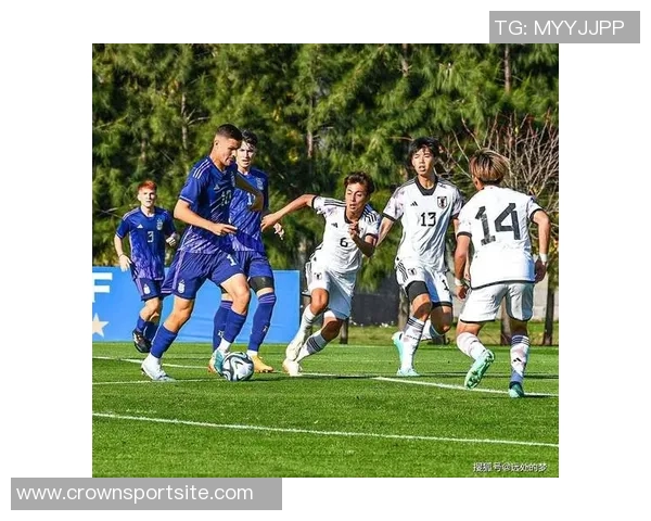 日本U20在加时赛被法国绝杀球员痛苦瘫倒赛场泪如雨下