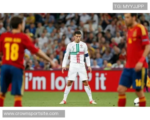 C罗单刀挑射被扑裁判判越位引发争议球迷热议比赛判罚 C罗单刀挑射被扑裁判判越位引发争议球迷热议比赛判罚