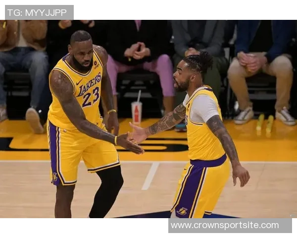 詹姆斯谈比赛僵局时持球策略称之前打法依然有效